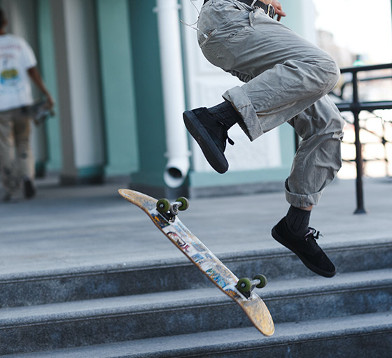 Skateboarder does a halfcab heel