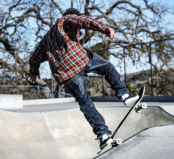 Skateboarder does 5.0 fakie